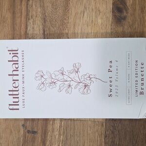 FLUTTERHABIT Sweet Pea Brunette NIB